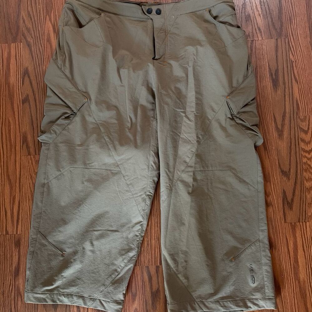 Sugoi Biking Capri pants with built in padded shorts Size XXL